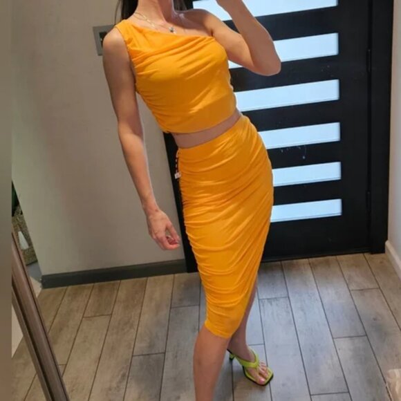 House of Harlow 1960 | 2 Piece Mesh Midi Skirt and One Shoulder Crop Top Orange‎ - Picture 1 of 5